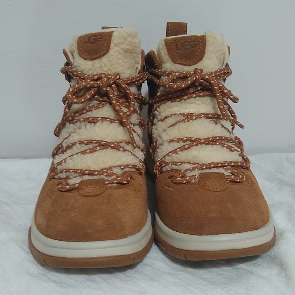 UGG - Picture 8 of 9